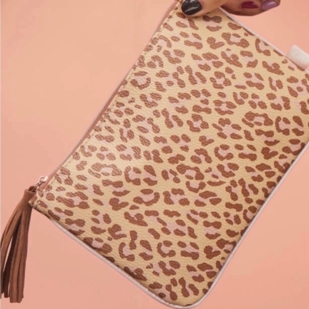 🌼3/$24 Ipsy Transformable Leopard Patterned Clutch with Tassel